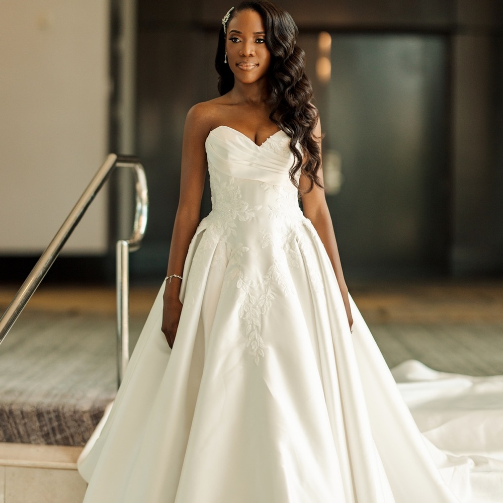 Elegant Strapless Stella Ivory Wedding Dress Gown Size 4 with Matching Veil - Picture 4 of 8